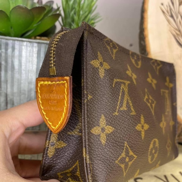 Authentic Louis Vuitton Toiletry 15 - Picture 8 of 8